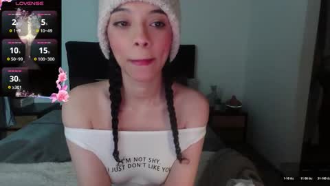 Snapshot of jasmine_019 chatting on January 5, 8:01 pm J- next transmission december 4 online show from January 5, 8:01 pm