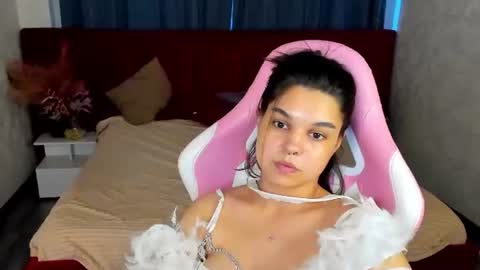 Snapshot of jasmine_burke chatting on July 14, 10:21 am Jasmine Burke online show from July 14, 10:21 am