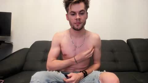 Snapshot of jason_marz chatting on December 4, 3:21 pm JasoN online show from December 4, 3:21 pm