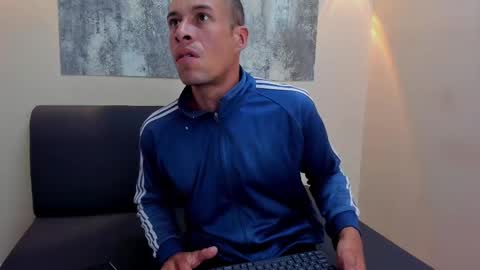 Snapshot of jason_tomas chatting on February 9, 8:02 pm Jason online show from February 9, 8:02 pm