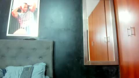 Snapshot of jasonmartiinez chatting on December 19, 7:40 pm    online show from December 19, 7:40 pm