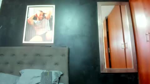 Snapshot of jasonmartiinez chatting on December 26, 7:16 pm    online show from December 26, 7:16 pm