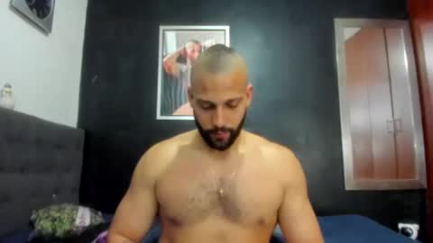 Snapshot of jasonmartiinez chatting on February 22, 10:07 am    online show from February 22, 10:07 am