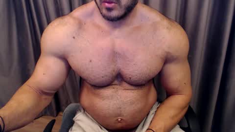 Snapshot of jasphermscl chatting on October 23, 2:11 am JaspherMscl online show from October 23, 2:11 am