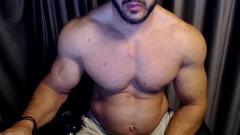 Snapshot of jasphermscl chatting on November 3, 12:13 am JaspherMscl online show from November 3, 12:13 am