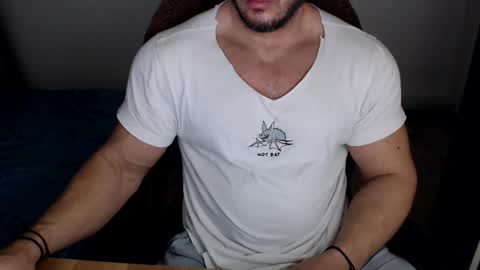 Snapshot of jasphermscl chatting on January 6, 3:43 am JaspherMscl online show from January 6, 3:43 am