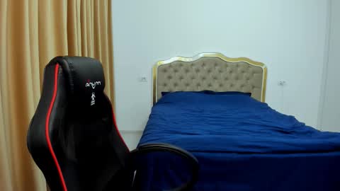 Snapshot of javicute4u chatting on September 21, 7:59 pm Javi online show from September 21, 7:59 pm