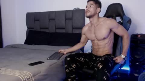 Snapshot of javiercarrera222 chatting on February 11, 10:15 am Javier online show from February 11, 10:15 am