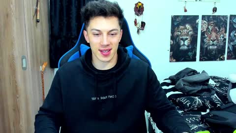 Javier online show from December 9, 12:45 am