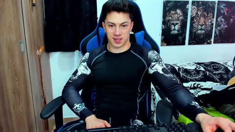 Javier online show from December 10, 9:00 pm