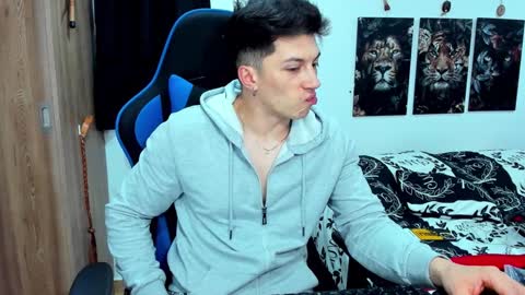 Javier online show from December 11, 12:12 am