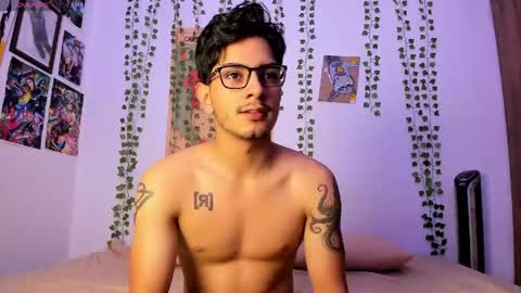 Snapshot of jaxjinx_ chatting on April 15, 2:40 am Jax and Jinx online show from April 15, 2:40 am