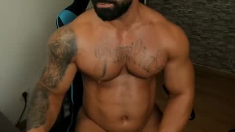 Snapshot of jaxonhunk chatting on June 11, 12:32 am JaxonHunk online show from June 11, 12:32 am