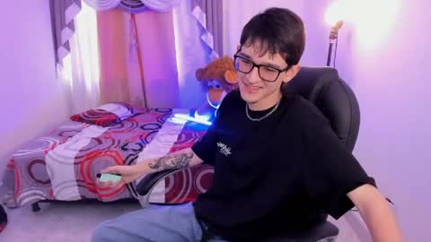 Snapshot of jaxvance_boy chatting on May 30, 2:47 pm Jaxvance online show from May 30, 2:47 pm