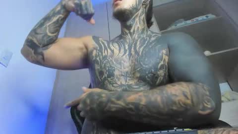 Michael independient model online show from March 9, 8:46 pm