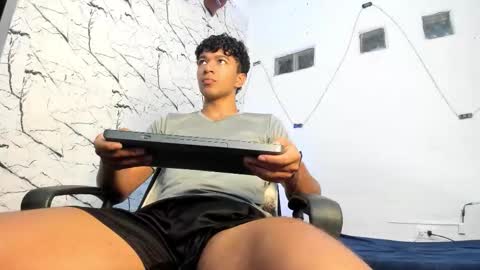 Snapshot of jay_aalvarez chatting on February 6, 10:40 am Jay online show from February 6, 10:40 am