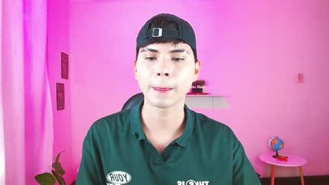 Snapshot of jay_cum18 chatting on June 1, 1:24 pm Jay online show from June 1, 1:24 pm