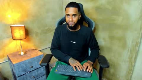 Snapshot of jay_jhonson chatting on December 20, 4:19 am jay jhonson online show from December 20, 4:19 am