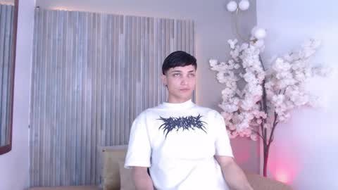 Snapshot of jay_smile chatting on June 10, 3:50 am JAY online show from June 10, 3:50 am