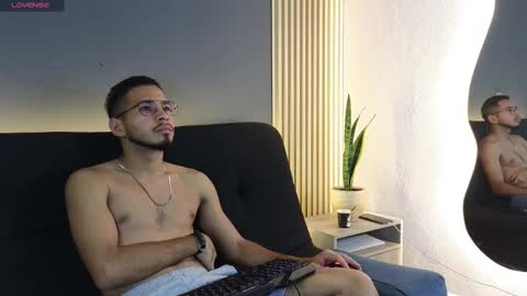 Snapshot of jaybrown_1 chatting on October 7, 4:53 am Jay online show from October 7, 4:53 am