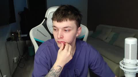 Snapshot of jayce_icestone chatting on December 12, 2:15 am Jayce online show from December 12, 2:15 am