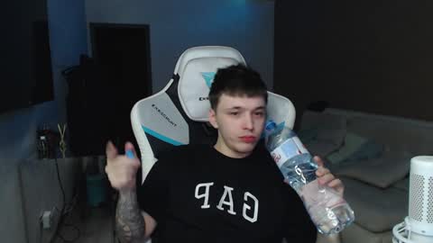 Snapshot of jayce_icestone chatting on December 15, 8:15 pm Jayce online show from December 15, 8:15 pm