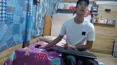 Snapshot of jaycob_v chatting on May 10, 12:38 am jaycob_v online show from May 10, 12:38 am