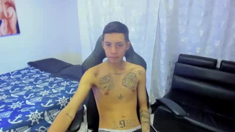 Snapshot of jaydenboy_ chatting on December 6, 11:47 pm Jayden online show from December 6, 11:47 pm