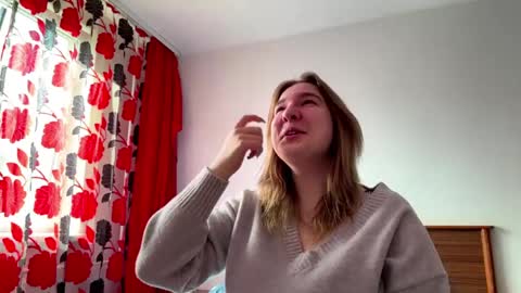 Mia online show from April 10, 11:59 am