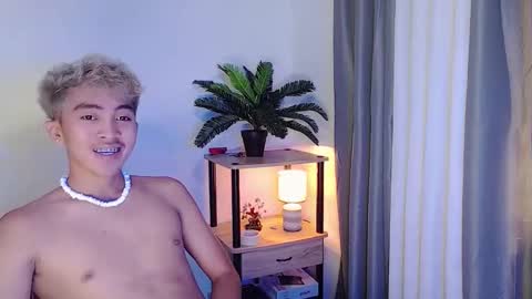 jaysee_hugecox online show from April 21, 1:18 am