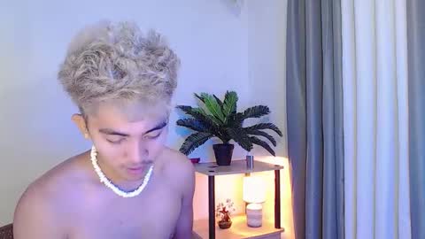 jaysee_hugecox online show from April 23, 9:08 am