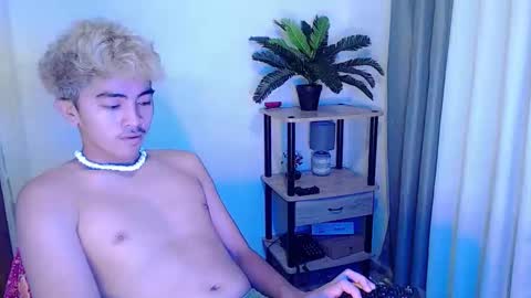 jaysee_hugecox online show from May 9, 6:51 am