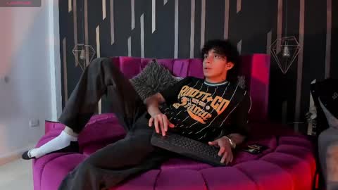Snapshot of jaytaylorr chatting on May 2, 11:37 am Jay Taylor online show from May 2, 11:37 am