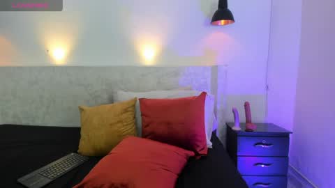 Jazmin online show from May 15, 11:45 pm