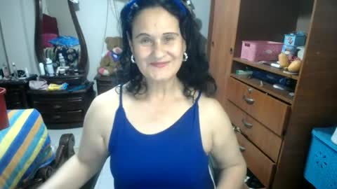 Snapshot of jazmin_rios chatting on June 23, 2:37 pm jazmim online show from June 23, 2:37 pm