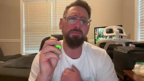 Snapshot of jazmine_jr_cruz chatting on May 7, 1:27 pm jazmine_jr_cruz online show from May 7, 1:27 pm