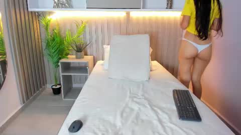Snapshot of jazminmoree chatting on July 22, 8:44 pm Jazmin online show from July 22, 8:44 pm