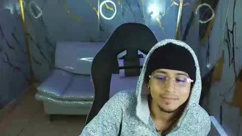 jbarto_ online show from May 30, 1:57 am