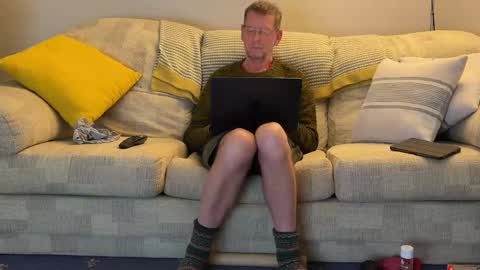 Snapshot of jcar57 chatting on December 18, 4:17 pm Jon online show from December 18, 4:17 pm