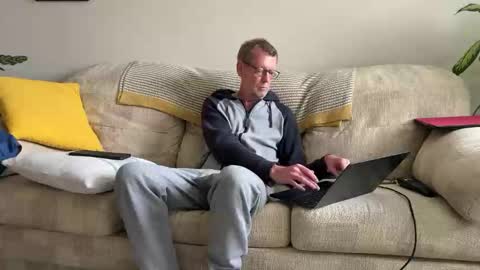 Snapshot of jcar57 chatting on October 4, 3:32 pm Jon online show from October 4, 3:32 pm