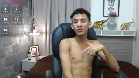 jdwhite18 online show from June 4, 4:07 am