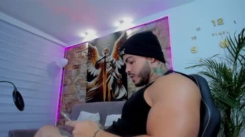 Snapshot of jean_lopez chatting on May 6, 6:19 am Jean axelcrow Modelo Independiente online show from May 6, 6:19 am