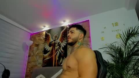 Snapshot of jean_lopez chatting on May 12, 5:15 am Jean axelcrow Modelo Independiente online show from May 12, 5:15 am
