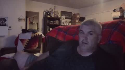 Snapshot of jecko71 chatting on March 14, 2:28 am dadbody71 online show from March 14, 2:28 am