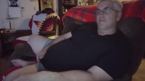 Snapshot of jecko71 chatting on April 12, 3:11 am dadbody71 online show from April 12, 3:11 am