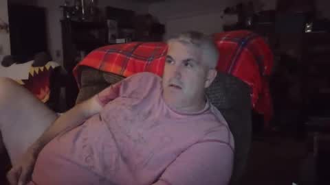 Snapshot of jecko71 chatting on April 18, 3:43 am dadbody71 online show from April 18, 3:43 am