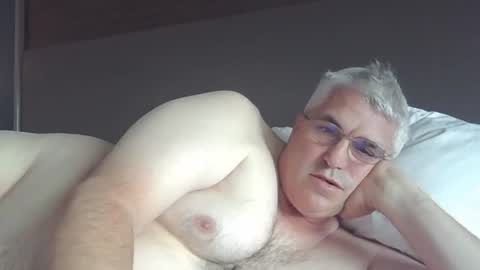 Snapshot of jecko71 chatting on April 26, 12:30 am dadbody71 online show from April 26, 12:30 am