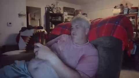Snapshot of jecko71 chatting on May 17, 2:09 am dadbody71 online show from May 17, 2:09 am