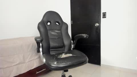 Snapshot of jeeanpii01 chatting on February 18, 2:18 am Jeanpii01 online show from February 18, 2:18 am