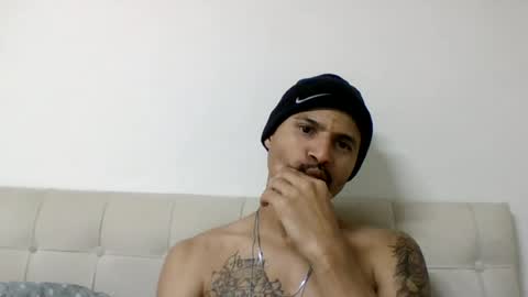 Snapshot of jeff05835 chatting on August 6, 12:23 am jeff05835 online show from August 6, 12:23 am